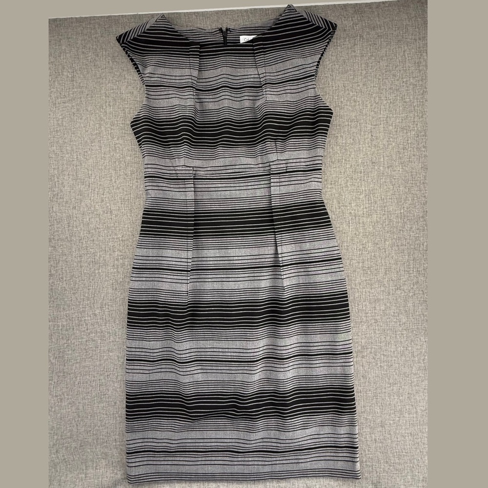 Calvin Klein Sheath Dress Gray &โ black striped Size 8 Boat Neck Lined